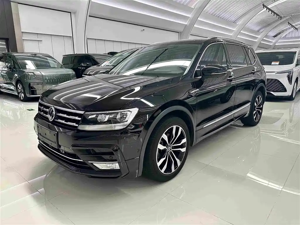 Volkswagen Tiguan L 2021 — фото 1