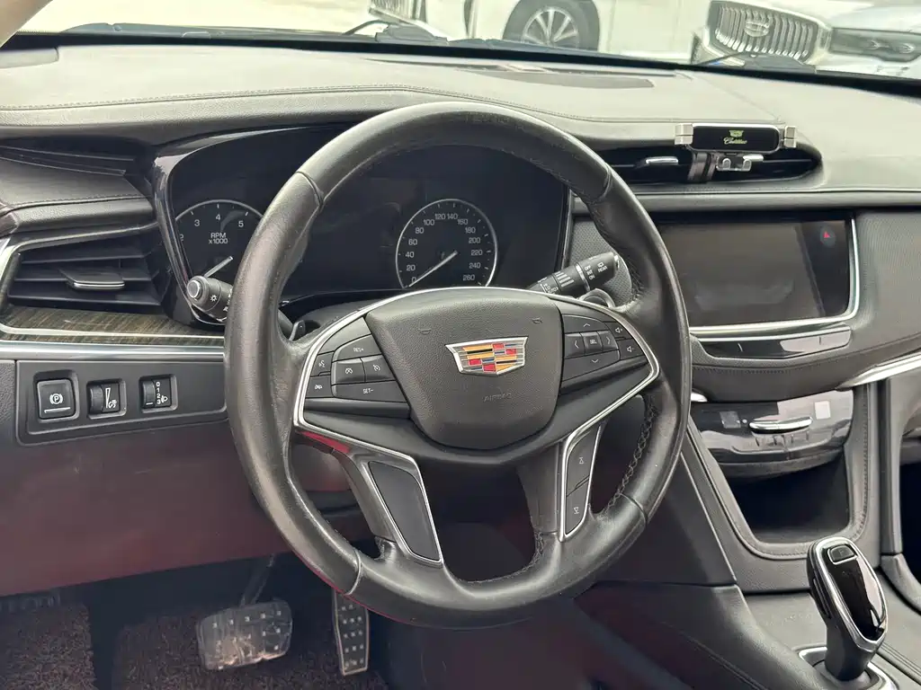 Cadillac XT5 2018 — фото 13