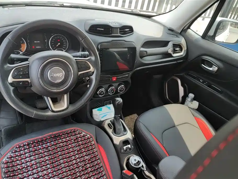 Jeep Renegade 2017 — фото 12