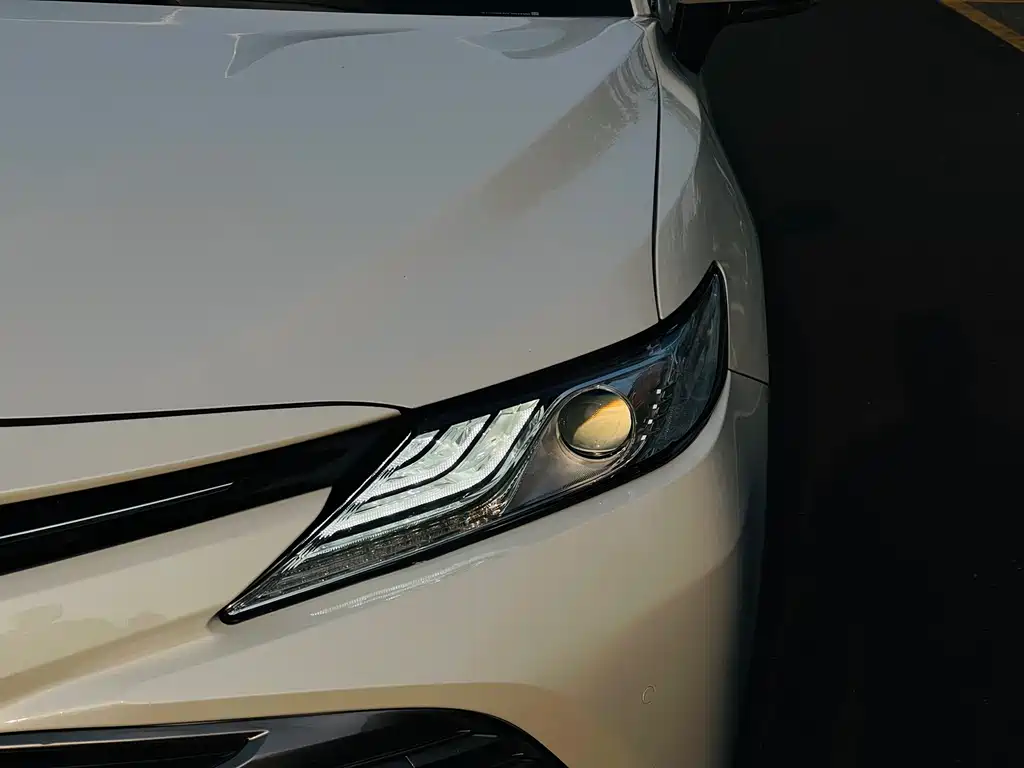 Toyota Camry 2018 — фото 20
