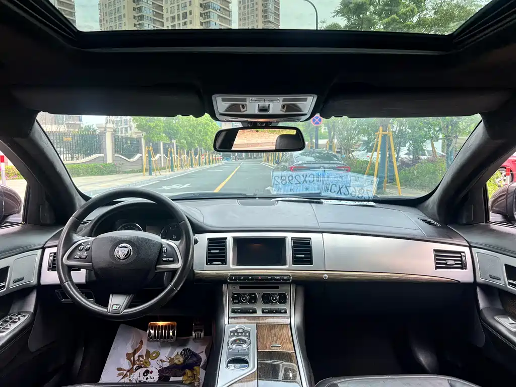 Jaguar XF 2015 — фото 11
