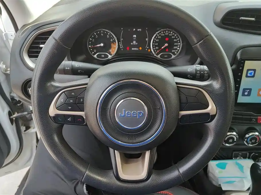 Jeep Renegade 2017 — фото 15