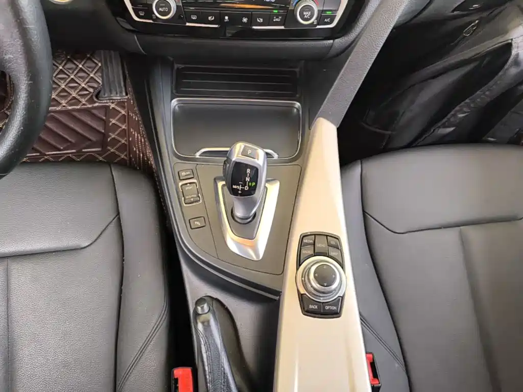 BMW 3 Series 2016 — фото 14