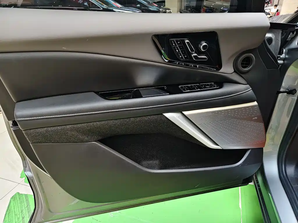 Cadillac IQ 2024 — фото 10