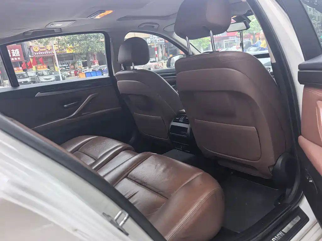 BMW 5 Series 2015 — фото 10