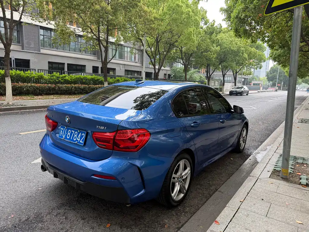BMW 1 Series 2019 — фото 9