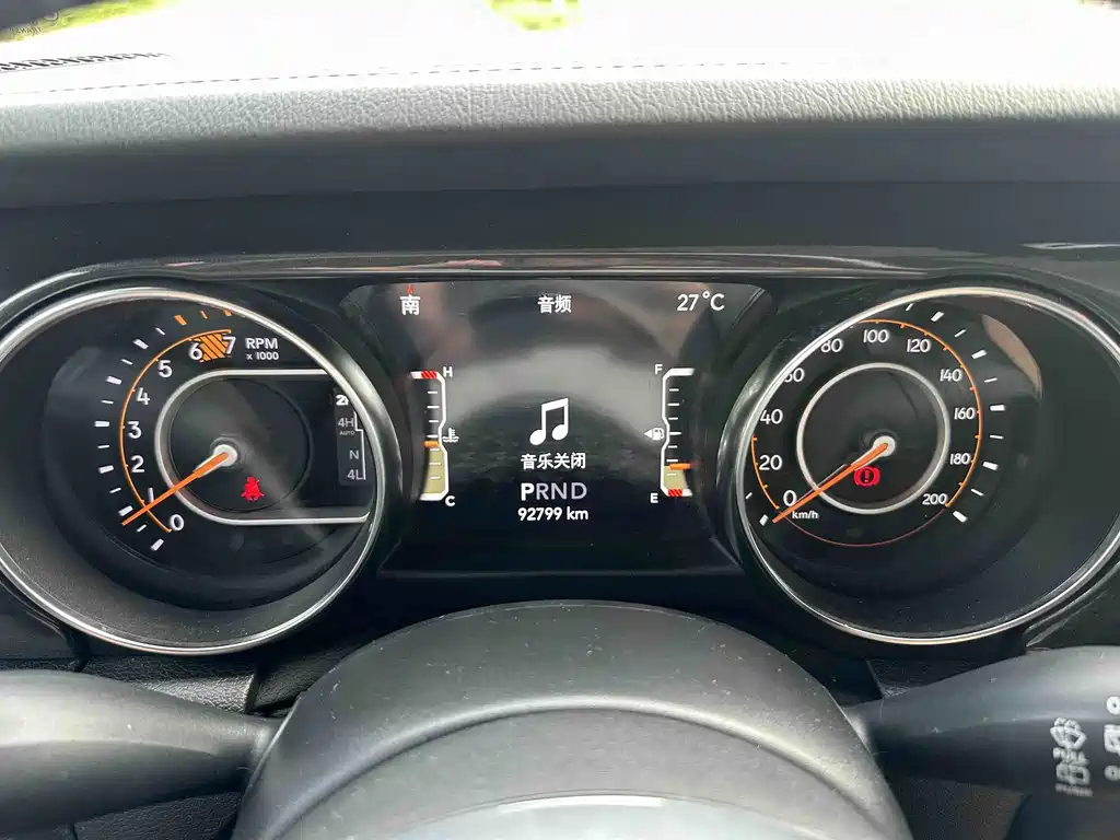 Jeep Wrangler 2022 — фото 11