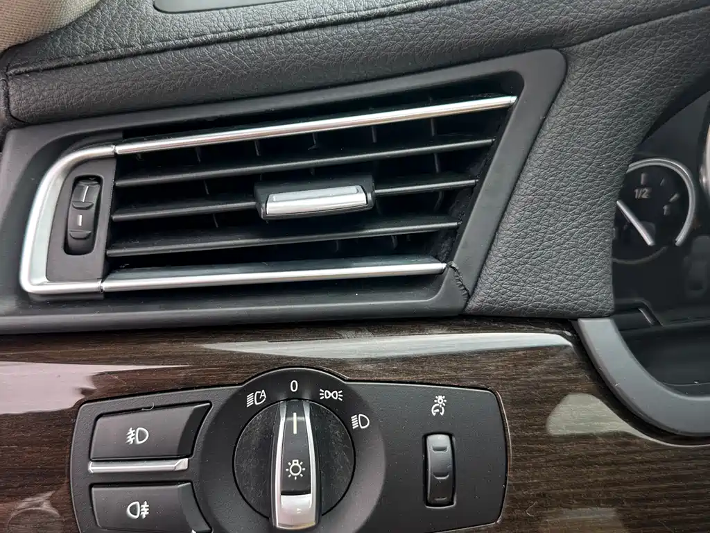 BMW 7 Series 2011 — фото 18
