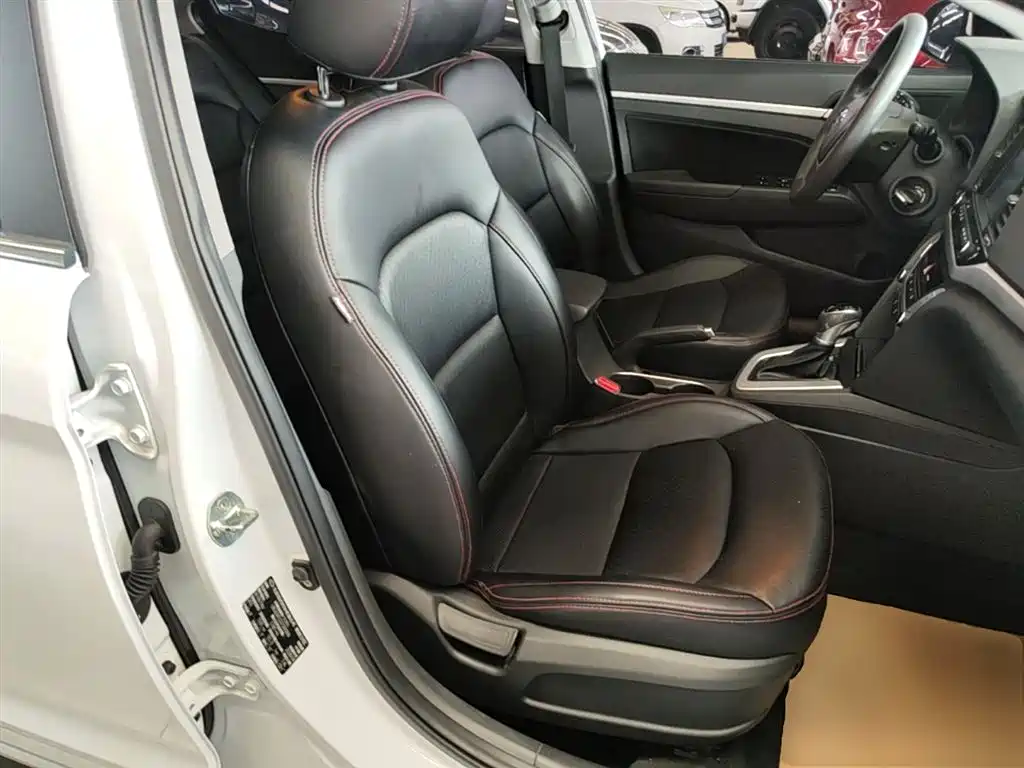 Hyundai Elantra 2018 — фото 25