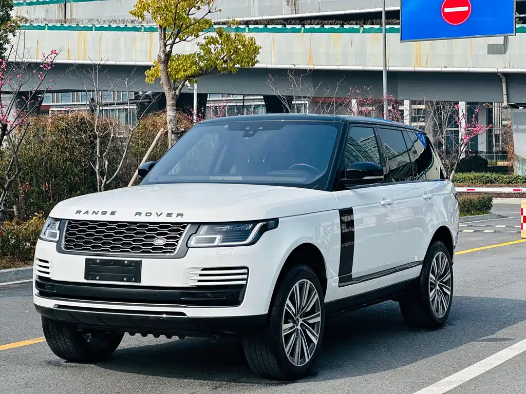 Land Rover Range Rover 2023 — фото 1