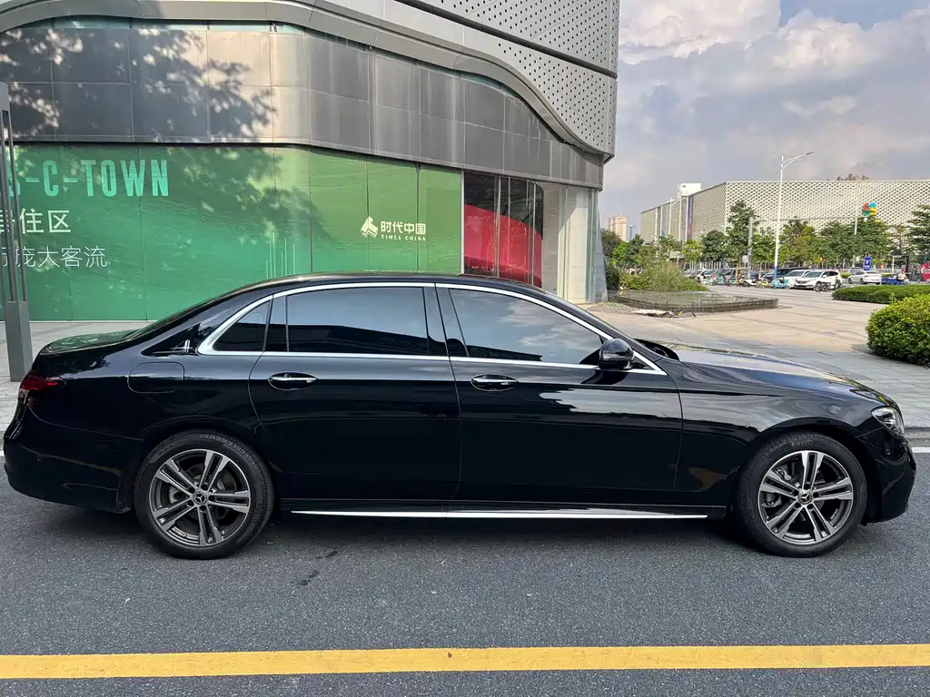 Mercedes-Benz E-Class 2023 — фото 8