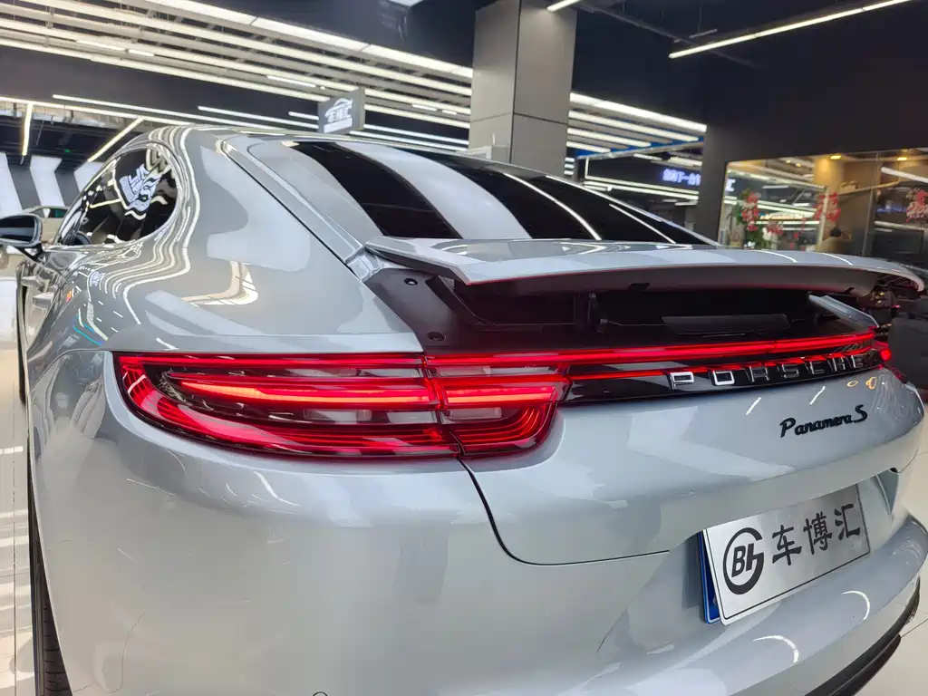 Porsche Panamera 2017 — фото 20