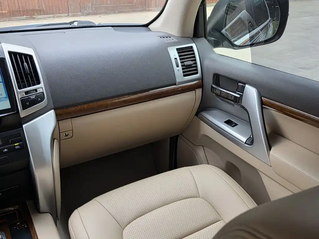 Toyota Land Cruiser 2015 — фото 16