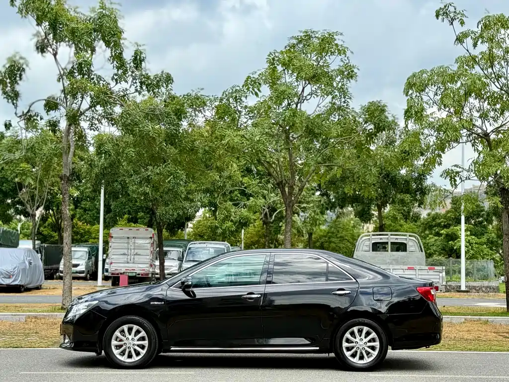 Toyota Camry 2014 — фото 5