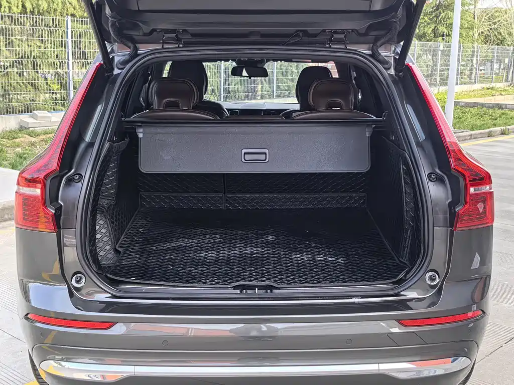 Volvo XC60 2022 — фото 19