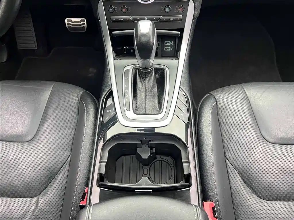 Ford Edge 2017 — фото 19