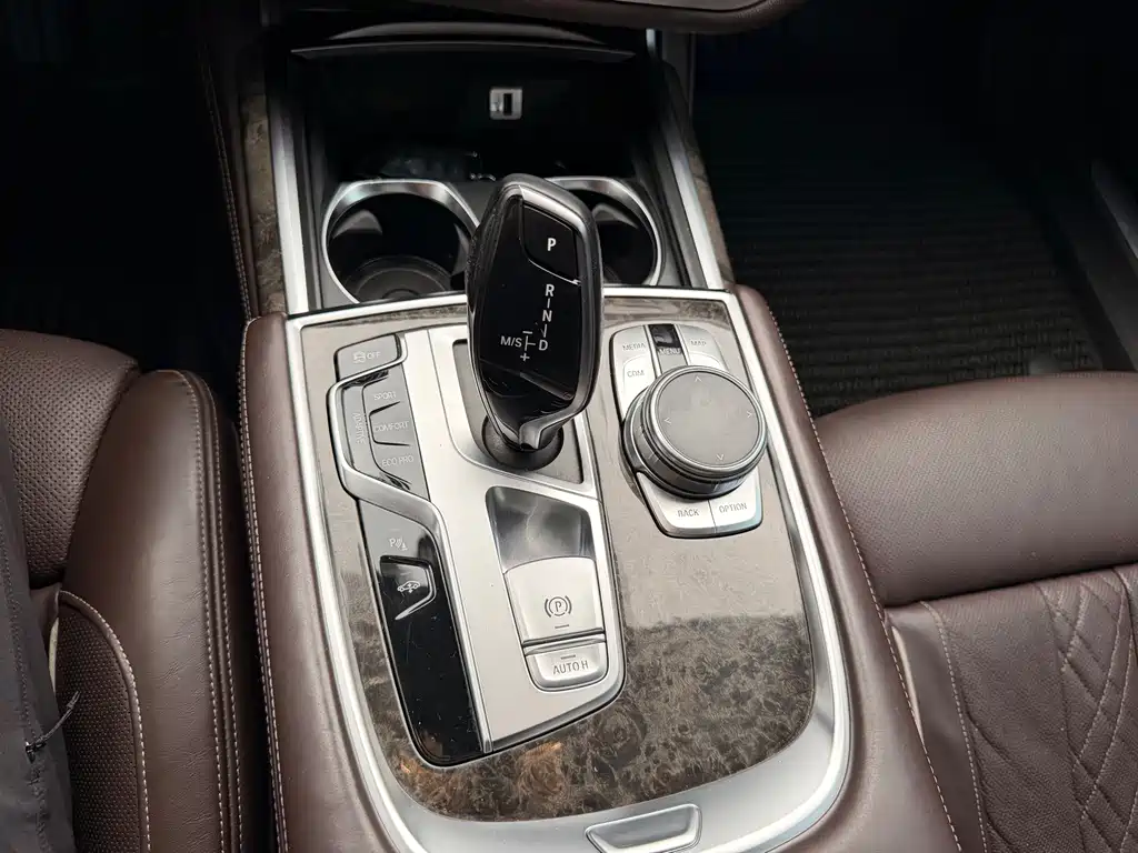 BMW 7 Series 2016 — фото 14