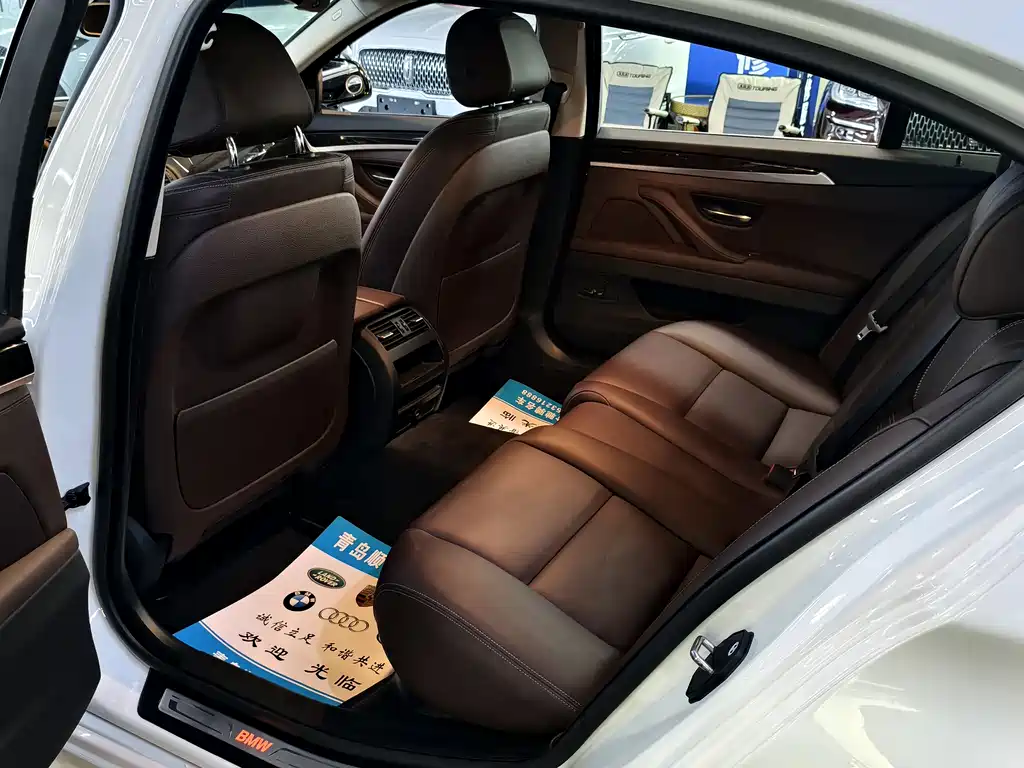BMW 5 Series 2017 — фото 10