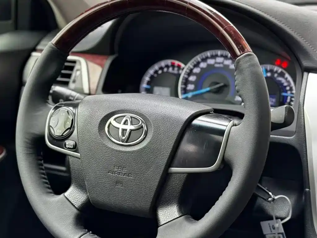 Toyota Camry 2013 — фото 7