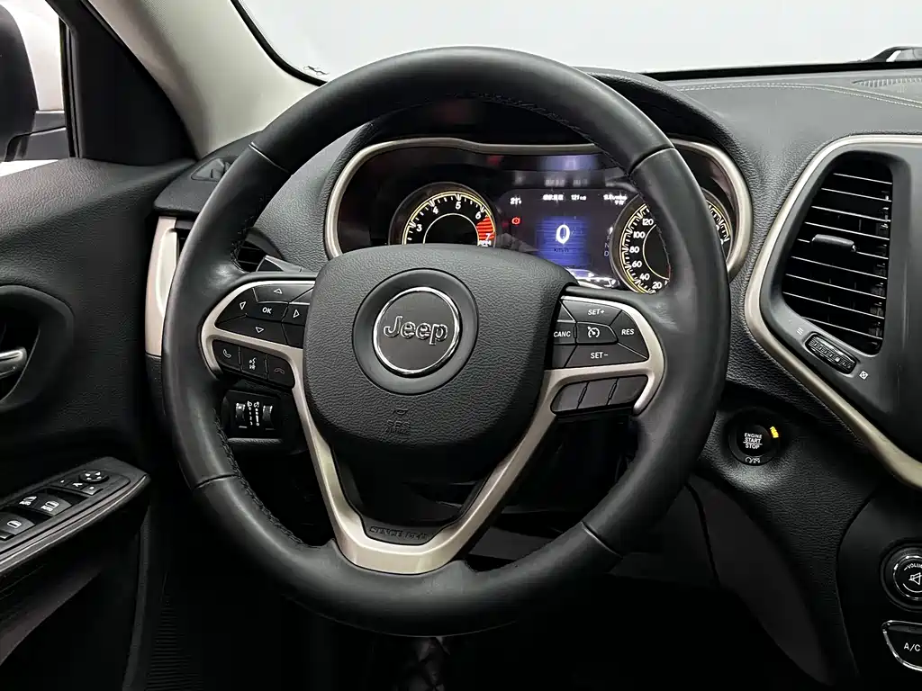 Jeep Cherokee 2018 — фото 18