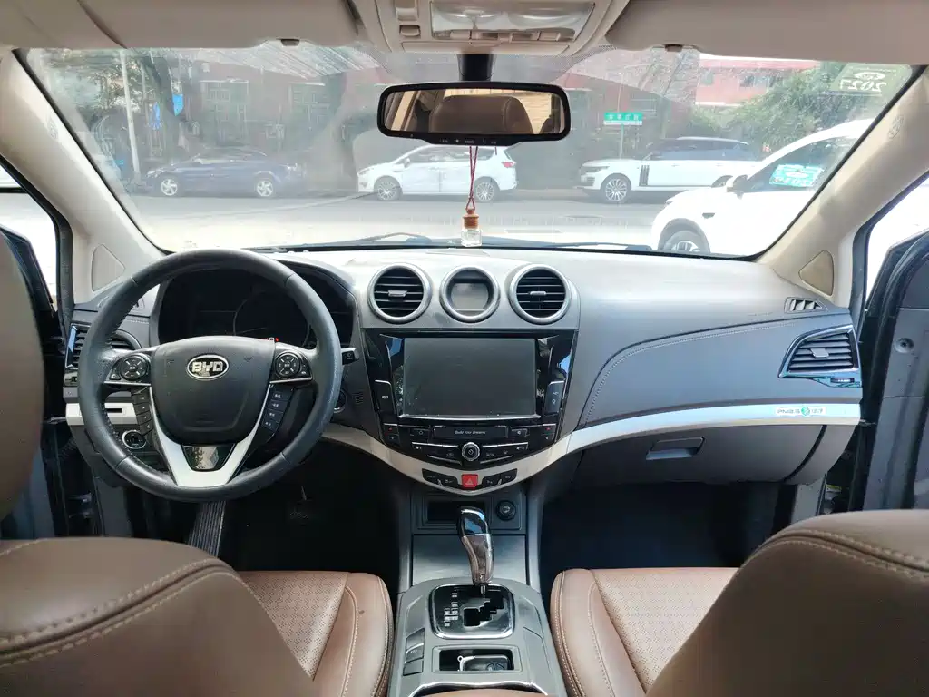 BYD S7 2015