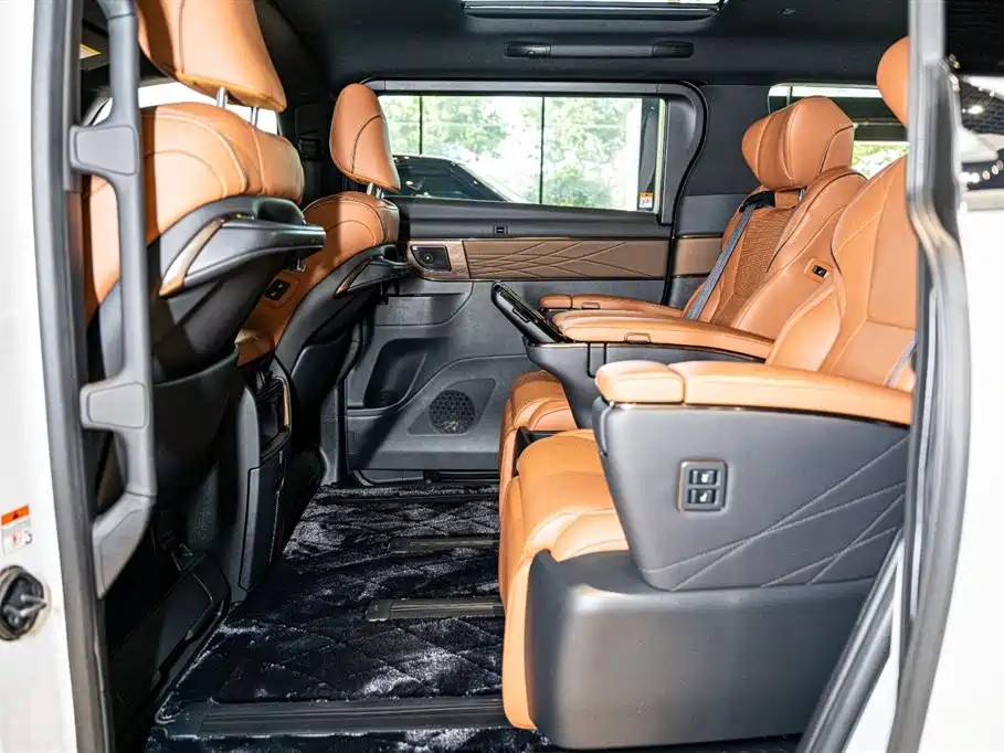 Toyota Vellfire 2024 — фото 11