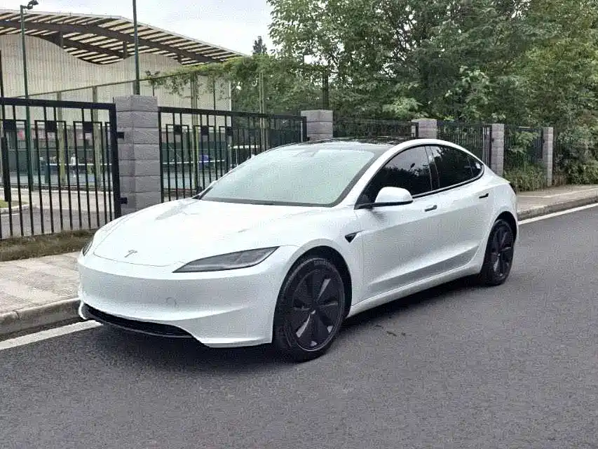 Tesla Model 3 2025 — фото 1