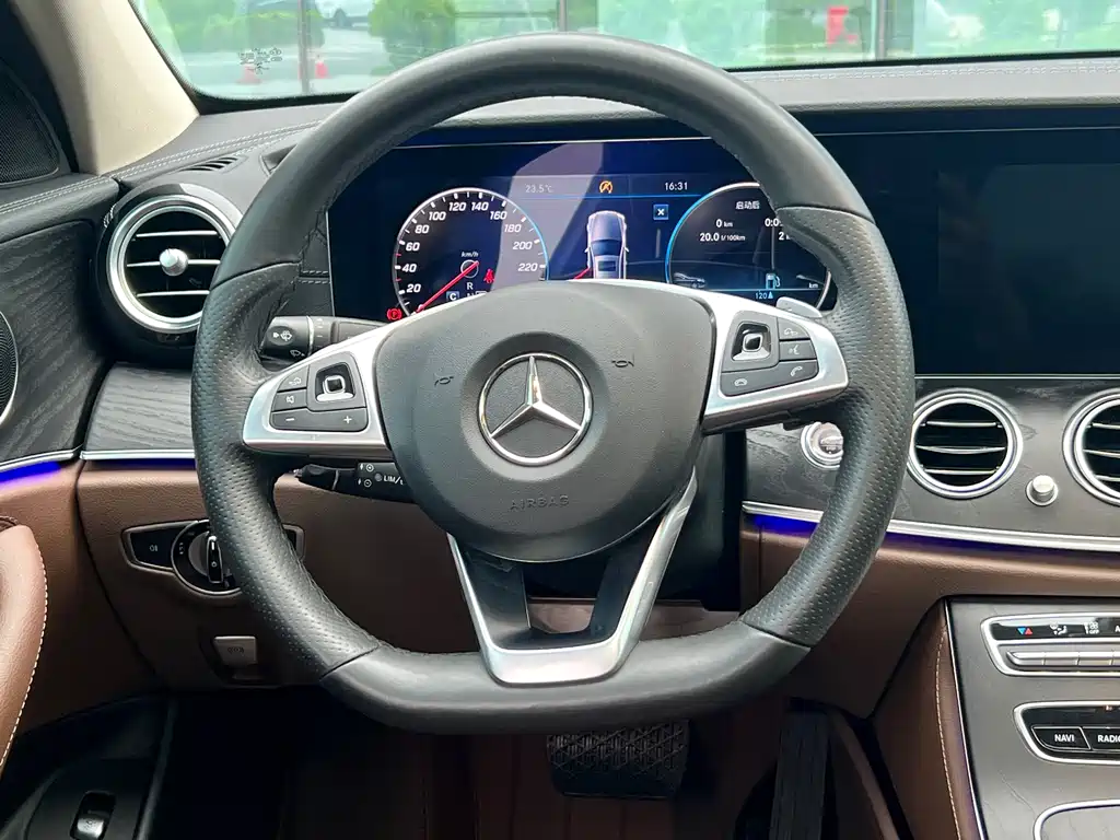 Mercedes-Benz E-Class 2018 — фото 9