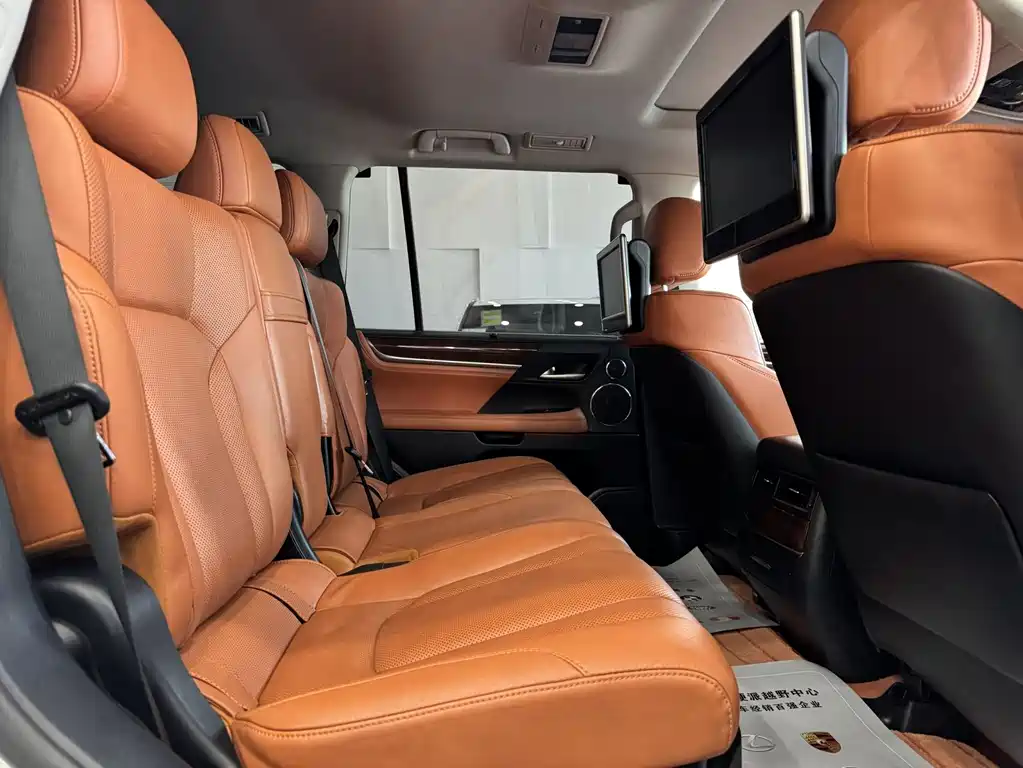 Lexus LX 2017 — фото 12