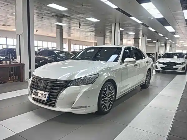 Toyota Crown 2018