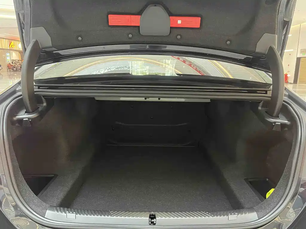 BMW 5 Series 2025 — фото 15
