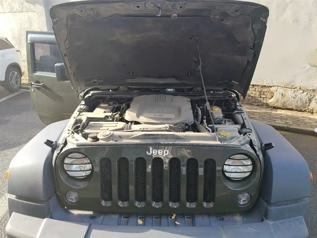 Jeep Wrangler 2015 — фото 10