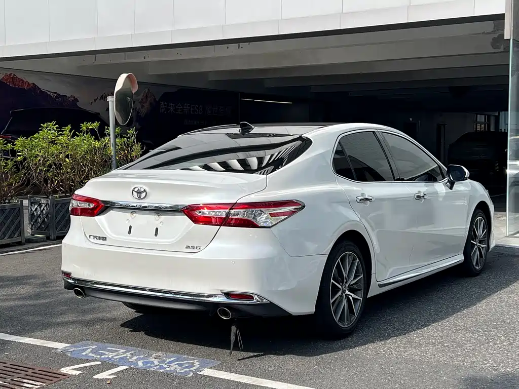 Toyota Camry 2023 — фото 7