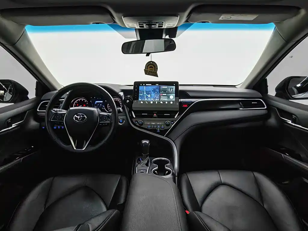 Toyota Camry 2021 — фото 11