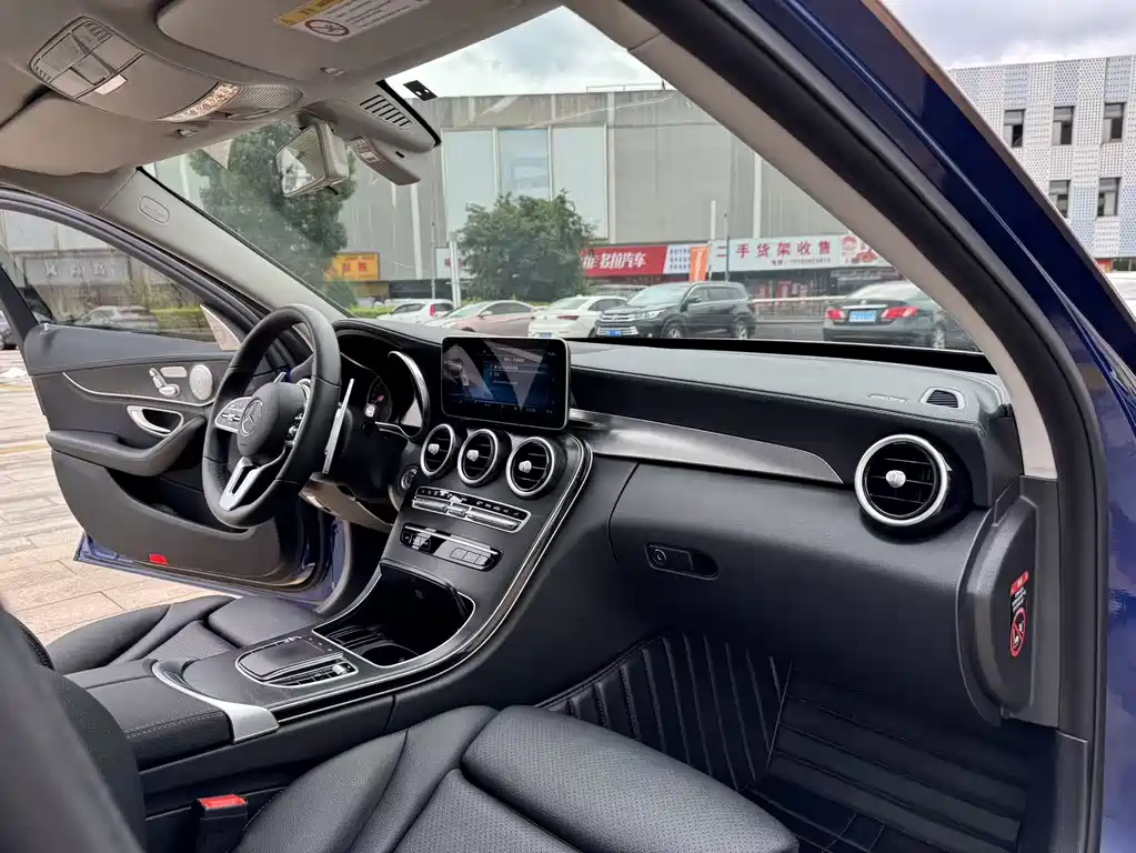 Mercedes-Benz C-Class 2019 — фото 28