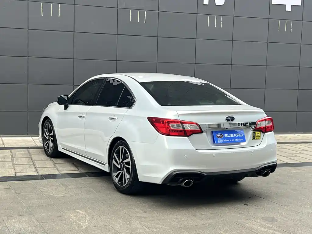 Subaru Legacy 2018 — фото 7