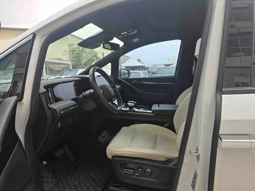 GAC Motor Trumpchi M8 2023 — фото 6