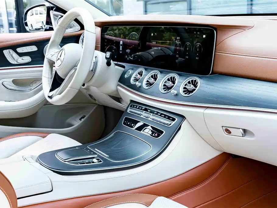 Mercedes-Benz E-Class 2023 — фото 19