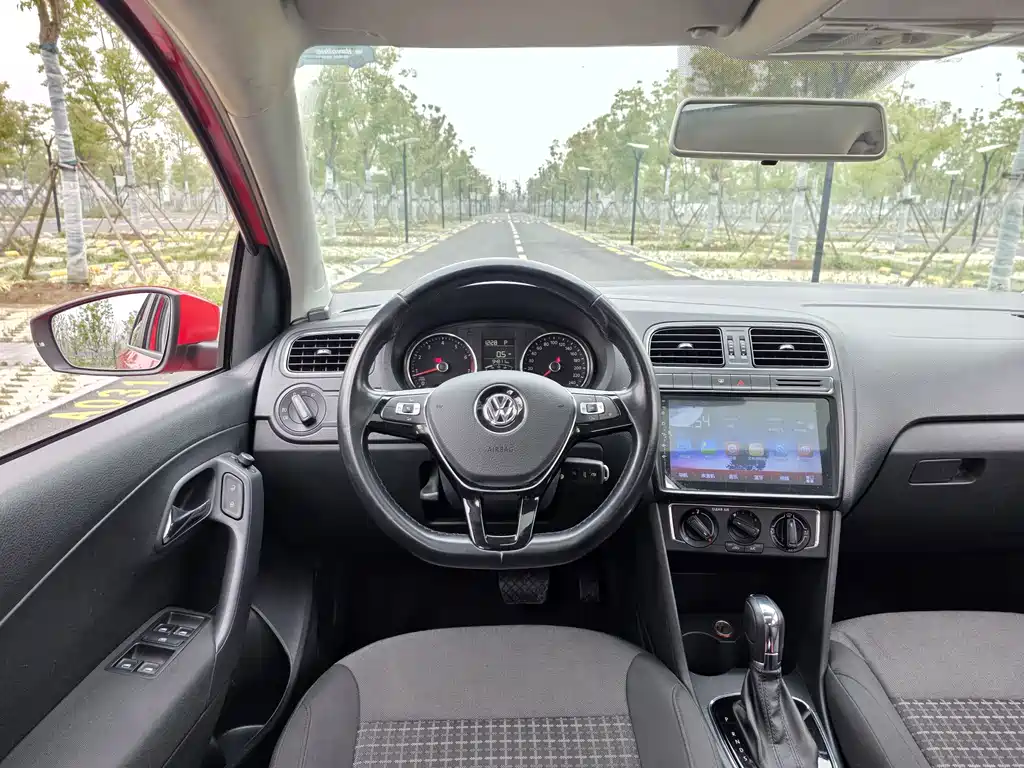 Volkswagen Polo 2017 — фото 17