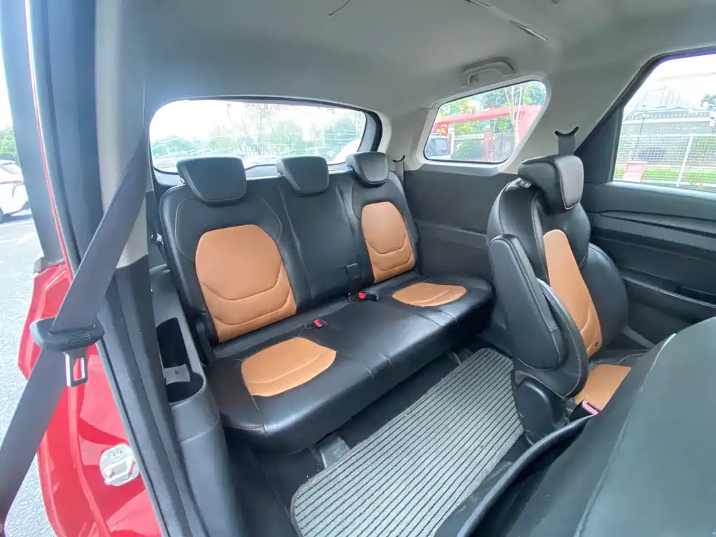 Wuling Hongguang S3 2018 — фото 13