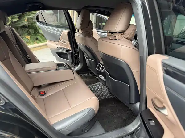 Lexus ES 2020