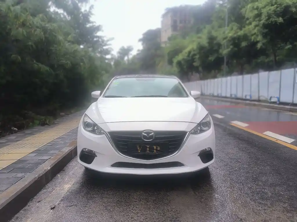 Mazda 3 Axela 2015