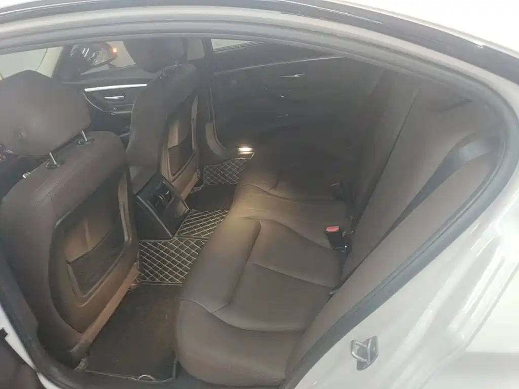 BMW 3 Series 2019 — фото 13