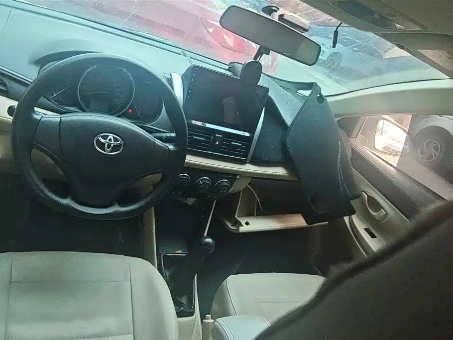 Toyota Vios 2015 — фото 12