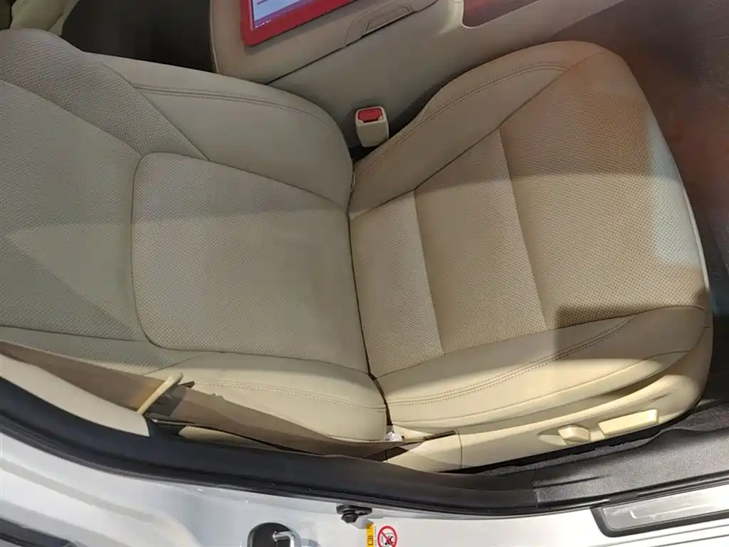 Toyota Crown 2016 — фото 25