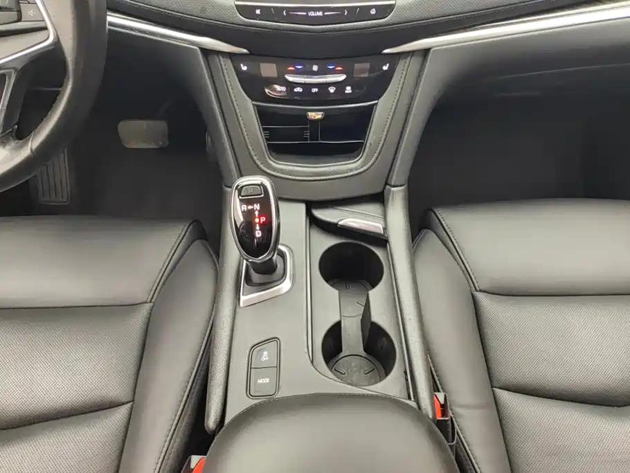 Cadillac XT5 2018 — фото 16