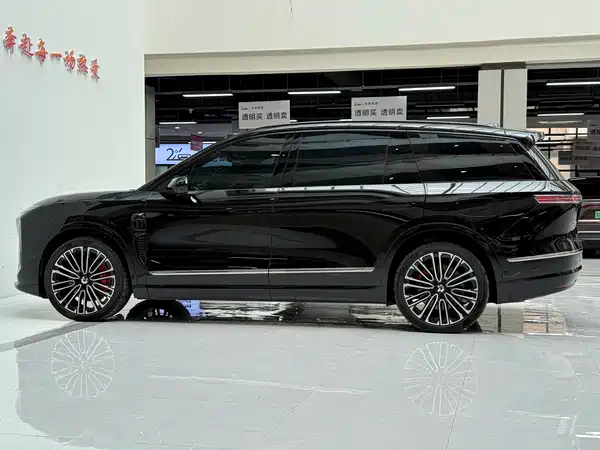NIO ES8 2025