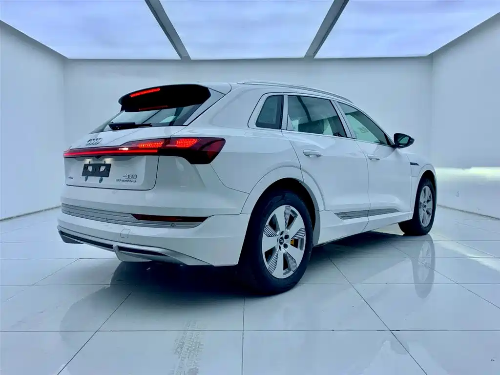 Audi e-tron 2026