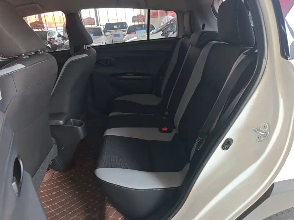 Toyota Yaris L 2022 — фото 17