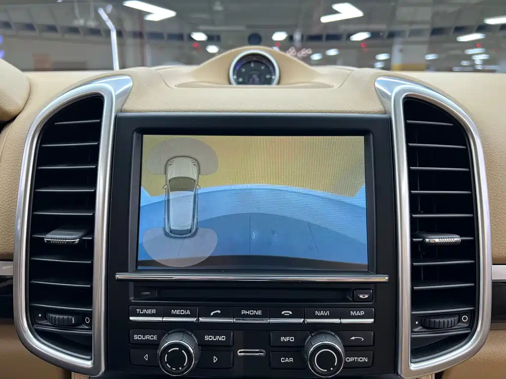 Porsche Cayenne 2016 — фото 19